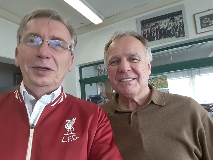 Ein Selfie mit Motorportikone Harlad Bartol anlässlich eines Besuches in seiner Werkstätte!